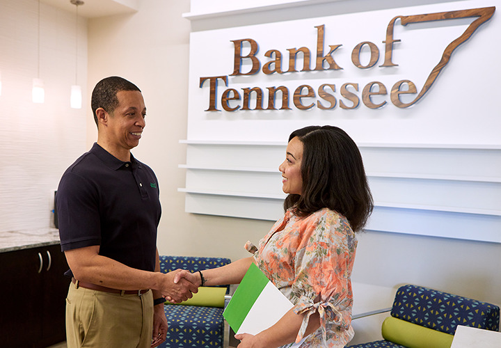 Business owner gets loan from Bank of Tennessee Commerical Banker