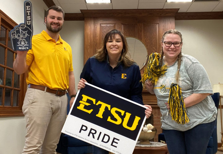 Bank of Tennessee employees show their ETSU pride.